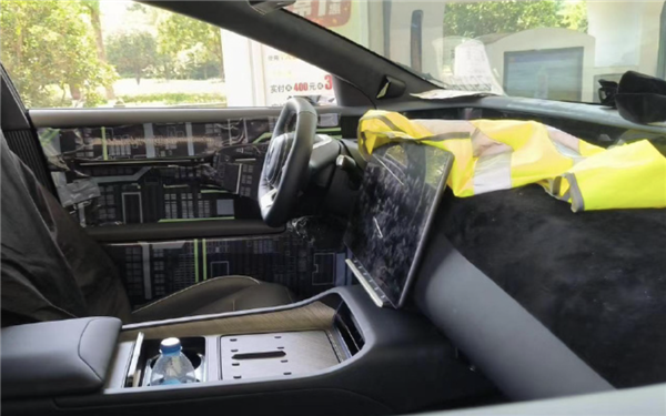 科技感拉滿！雙層中控+超長大屏：阿維塔12內(nèi)飾曝光