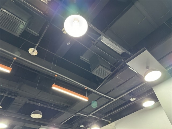 1個(gè)問(wèn)題4年還沒(méi)徹底解決！聊聊iPhone 15系列的“鬼影”問(wèn)題