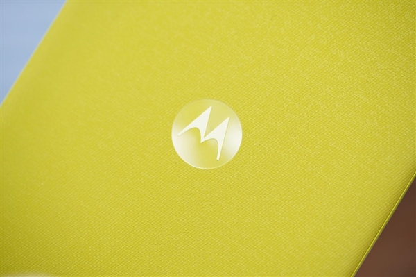 曲面屏+大電池只要1399元！moto S50 Neo圖賞