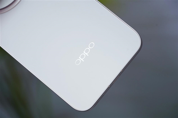 超窄物理四等邊屏幕！OPPO Find X8圖賞