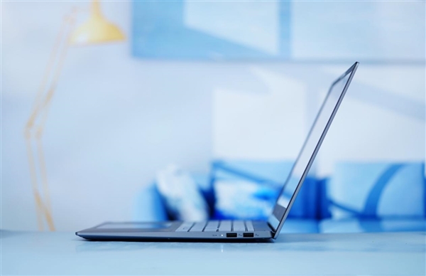 2.8K OLED高刷屏！華碩無畏Pro15 2024高能AI超輕薄本圖賞