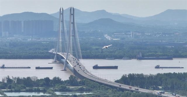 空中出租車跨長江首飛成功：5分鐘過江 比開車快20分鐘