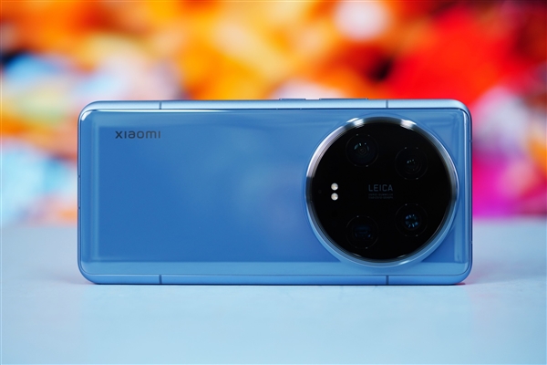 小米2024開(kāi)年最強(qiáng)旗艦！小米14 Ultra龍晶藍(lán)影像套裝圖賞