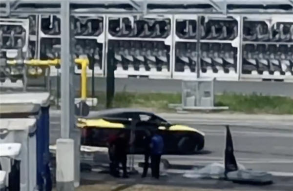 外觀內(nèi)飾有望大幅調(diào)整！新款Model Y實(shí)車現(xiàn)身柏林超級工廠 