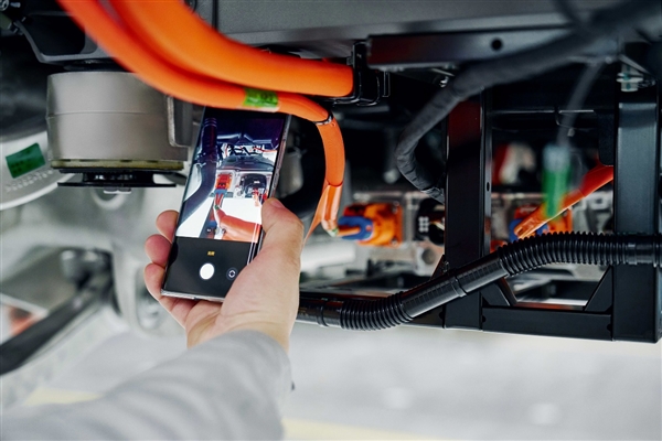 華為奇瑞強(qiáng)強(qiáng)聯(lián)合！智界S7出廠經(jīng)近萬(wàn)道檢測(cè)：航空級(jí)嚴(yán)苛標(biāo)準(zhǔn)