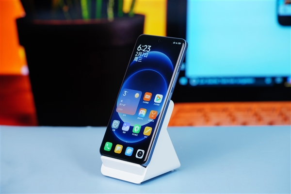 49分鐘充滿小米14 Ultra！小米80W升降式風(fēng)冷無(wú)線充套裝圖賞