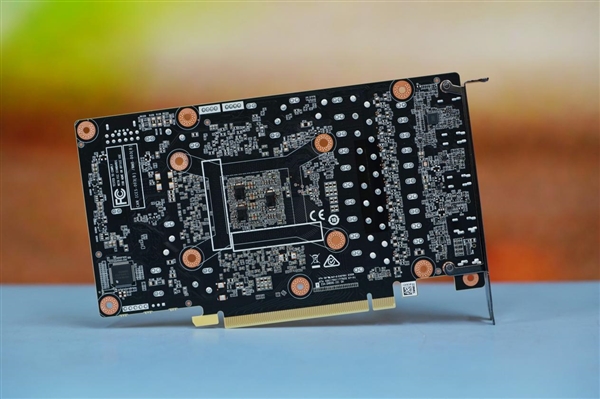 夢幻斑斕！索泰RTX 4070 SUPER X-GAMING OC歐泊白圖賞