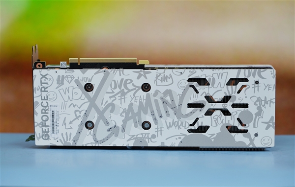 夢幻斑斕！索泰RTX 4070 SUPER X-GAMING OC歐泊白圖賞