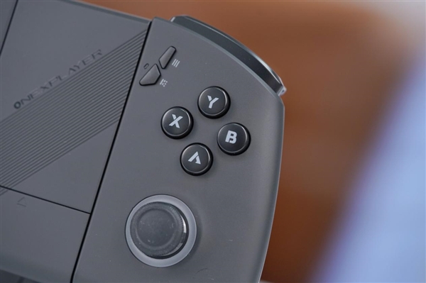 三合一PC！壹號游俠X1 mini圖賞：分離式手柄設(shè)計(jì)