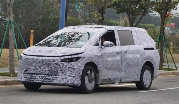 “理想有的我也有”小鵬X9尺寸曝光 全尺寸SUV正在開(kāi)發(fā)