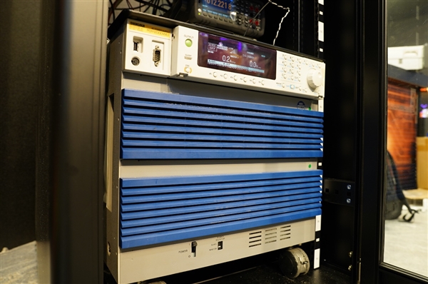 鑫谷展示5500W CRPS電源：轉(zhuǎn)換效率96％ 鈦金標準