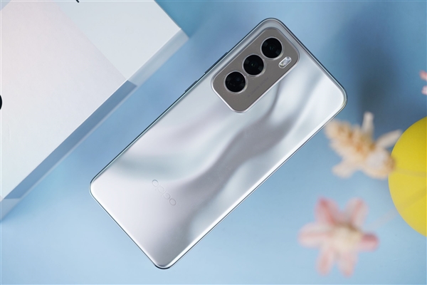 液態(tài)金屬般質(zhì)感！OPPO Reno12圖賞