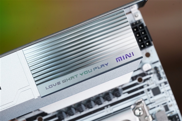 14代酷睿座駕！七彩虹CVN B760I FROEN WIFI D5 V20登陸艦圖賞