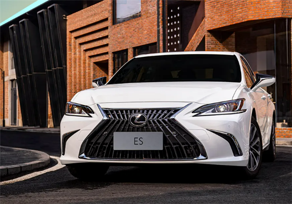 29.99萬(wàn)元 雷克薩斯ES最入門(mén)版本上市：依舊配2.0L發(fā)動(dòng)機(jī)