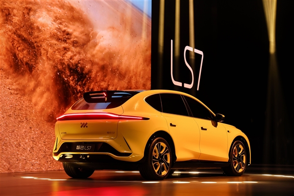 上汽造的蔚來 叫智己