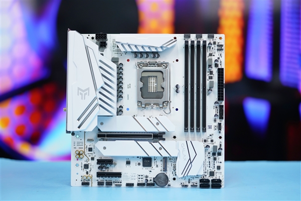 支持DDR5+3個M.2 SSD！影馳B760金屬大師主板D5 Wi-Fi白金版圖賞