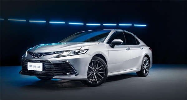 豐田再現(xiàn)顛覆式設(shè)計(jì)！全新凱美瑞渲染圖曝光：主打年輕化市場(chǎng)