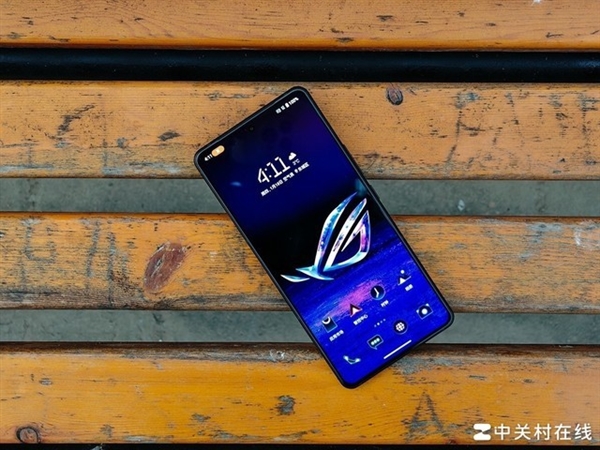 ROG 8 Pro上手：性能釋放激進(jìn) 安兔兔跑分最高的驍龍旗艦