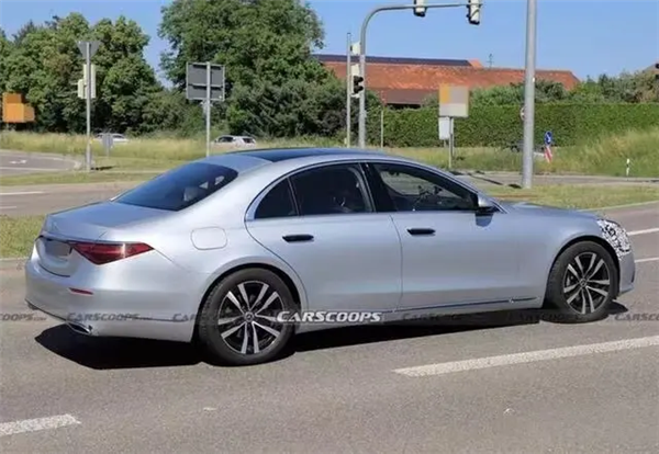 首次配備副駕駛娛樂(lè)屏？全新奔馳S級(jí)曝光