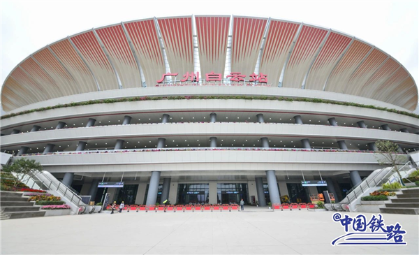 廣州白云高鐵站開張：上下7層、用了18種智能機器人