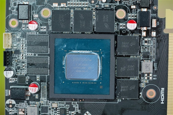 夢幻斑斕！索泰RTX 4070 SUPER X-GAMING OC歐泊白圖賞