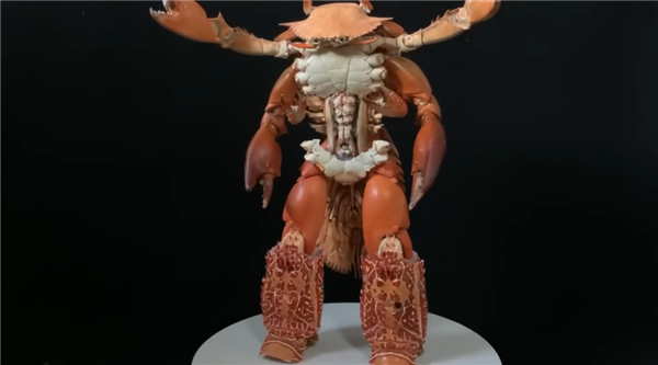 海鮮尸體爆改變異螃蟹人：隔壁小孩嚇哭了！