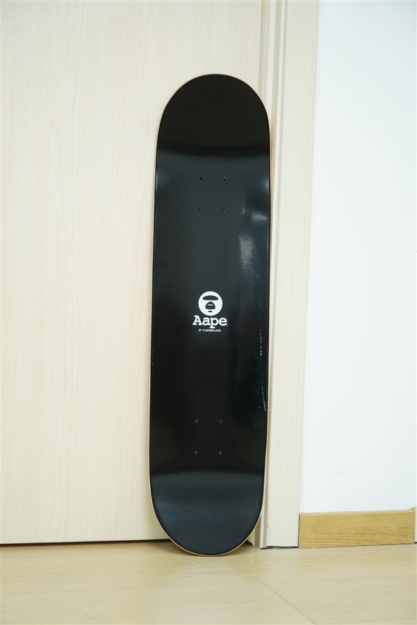 竟然是一塊滑板！Redmi Note 13系列發(fā)布會(huì)邀請(qǐng)函圖賞