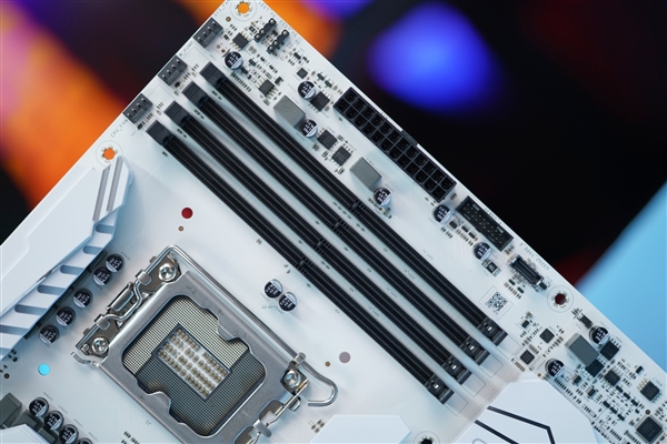 支持DDR5+3個M.2 SSD！影馳B760金屬大師主板D5 Wi-Fi白金版圖賞