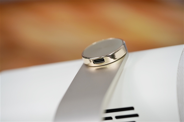 一體式云臺(tái)設(shè)計(jì) 各角度隨意投！當(dāng)貝Smart 1圖賞