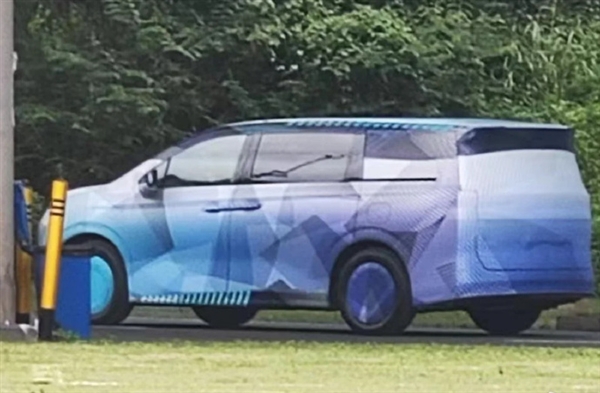 比騰勢(shì)D9更親民！比亞迪王朝全新MPV曝光：有望命名為周