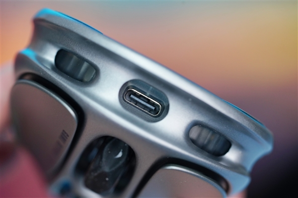 鏤空設(shè)計很科幻！重力星球破繭三模游戲鼠標圖賞