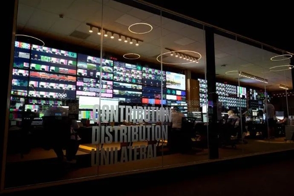 別再吹巴黎的松弛感了 他們正擱那排隊呢