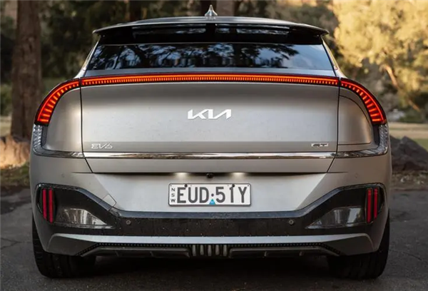 英國(guó)推遲燃油車禁令：中美歐到底誰(shuí)是小丑？