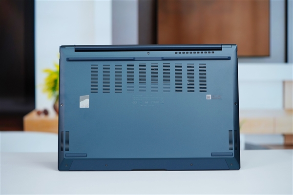 首臺酷睿Ultra筆記本！華碩靈耀14 2024 AI超輕薄本圖賞