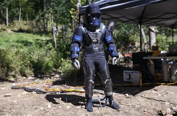 真慘:3米長蟒蛇被男子咬死 最后還被烤了吃掉(圖5) 真慘:3米長蟒蛇被男子咬死 最后還被烤了吃掉