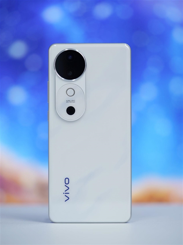 充電一次玩游戲14小時(shí)！vivo S19圖賞