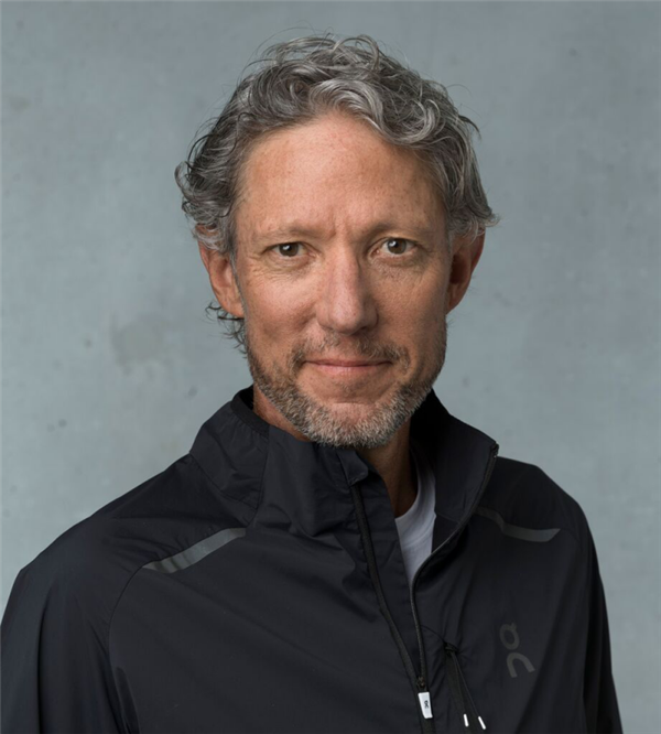 我找專業(yè)運動員聊了聊 這雙有門檻的革命性跑鞋到底是怎么火的