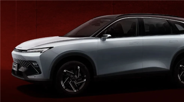 9.99萬還帶華為鴻蒙座艙 北汽新魔方SUV車型上市