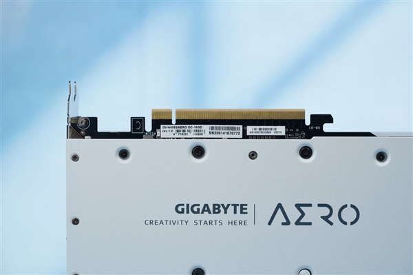 雪白機身吸睛！技嘉RTX 4080 SUPER AERO雪鷹OC顯卡圖賞