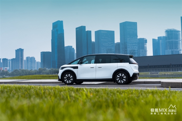 國(guó)內(nèi)首搭對(duì)開門、無(wú)B柱、旋轉(zhuǎn)座椅！極氪MIX新官圖發(fā)布：預(yù)計(jì)年內(nèi)上市