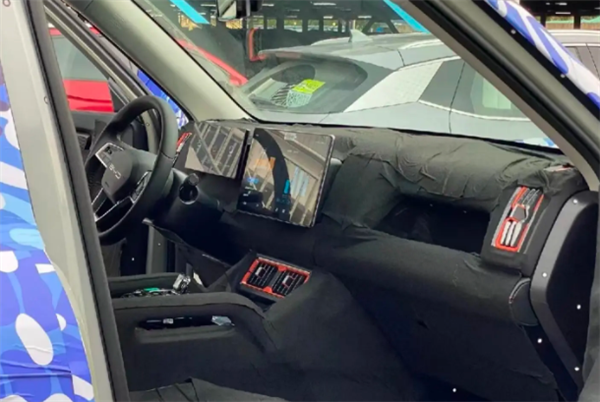 全新硬派風(fēng)格打造！比亞迪皮卡內(nèi)飾曝光：硬剛長城炮