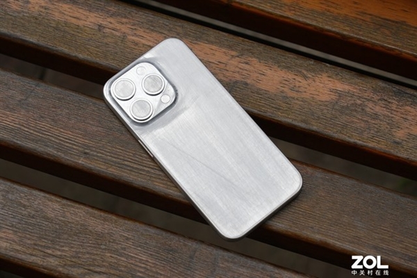 iPhone 15 Pro機(jī)模上手：外觀幾乎沒(méi)變 全系換C口但漲價(jià)1000元