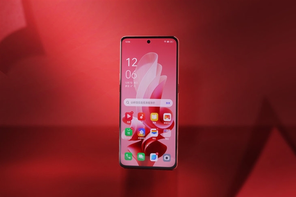 超級(jí)流暢的驍龍7系手機(jī)！OPPO Reno9兔年定制紅上手：《王者榮耀》幀率近乎一條直線