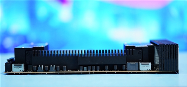 36相極致供電！華碩Pro WS TRX50-SAGE WIFI主板圖賞