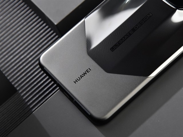 工業(yè)設計一絕！華為Mate 60 RS非凡大師上手