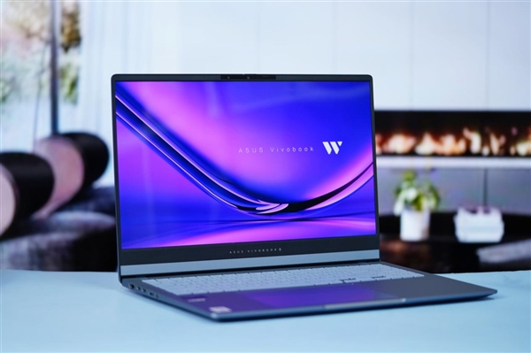 2.8K OLED高刷屏！華碩無畏Pro15 2024高能AI超輕薄本圖賞