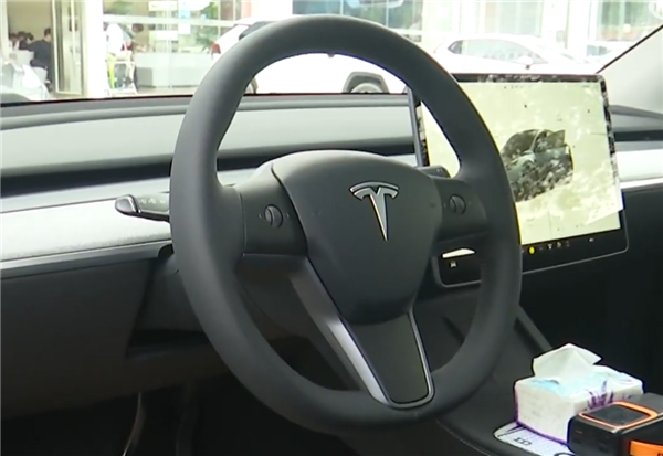 特斯拉Model Y新車會跑偏 售后：建議等自適應(yīng)