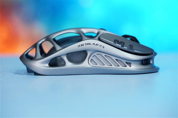 鏤空設(shè)計很科幻！重力星球破繭三模游戲鼠標圖賞