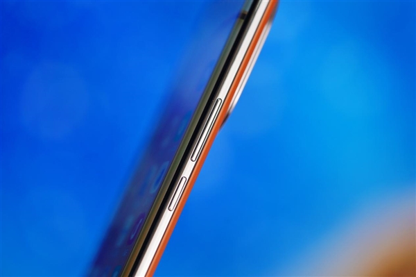旗艦素皮+6000mAh大電池！vivo Y200圖賞