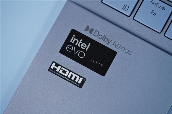 2.8K OLED高刷屏！華碩無畏Pro15 2024高能AI超輕薄本圖賞